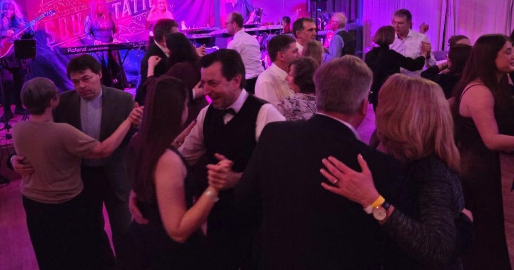 Schwarz-Weiß Ball mit Stil und Stimmung