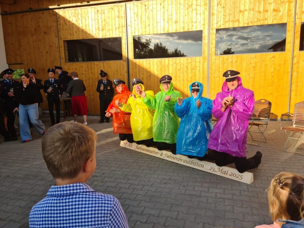 Fahnenmutter und Fahnenbraut bitten