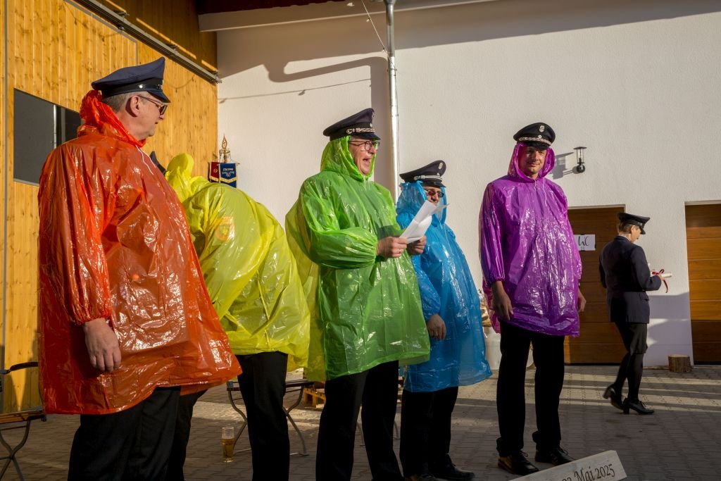 Fahnenmutter und Fahnenbraut bitten