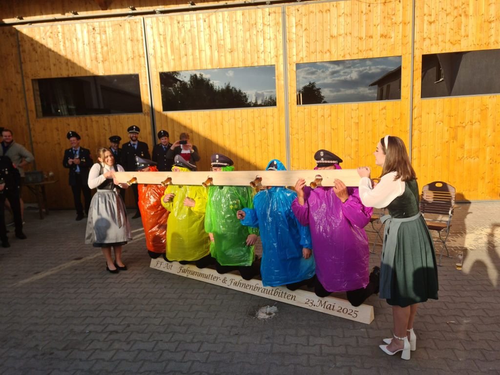 Fahnenmutter und Fahnenbraut bitten