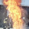 Demonstration: was passiert, wenn man einen Fettbrand mit Wasser löschen will