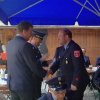 Huber Manfred erhält den Ärmelstreifen für 20 Jahre aktiven Dienst bei der Feuerwehr