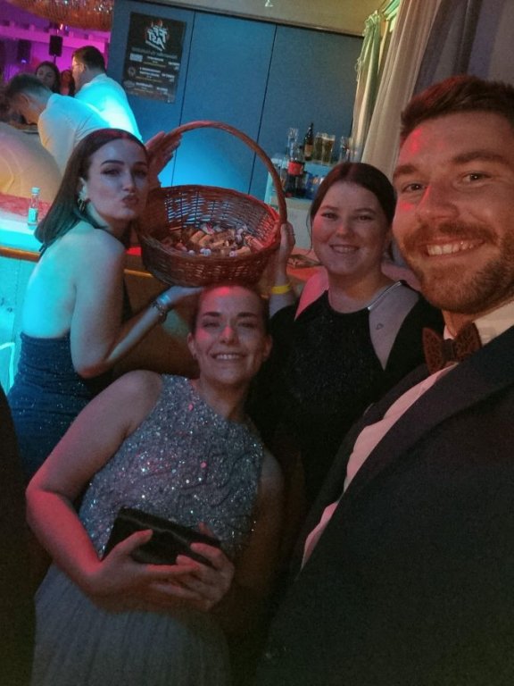 Schwarz-Weiß Ball mit Stil und Stimmung